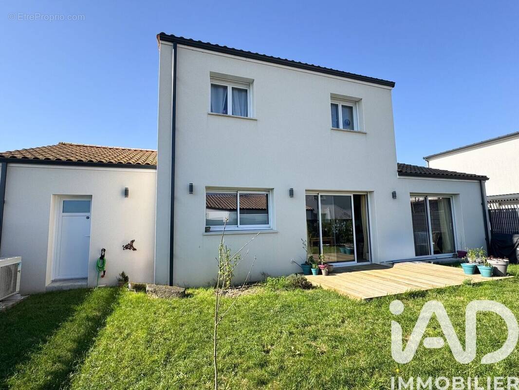 Photo 1 - Maison à SAINT-JULIEN-DE-CONCELLES