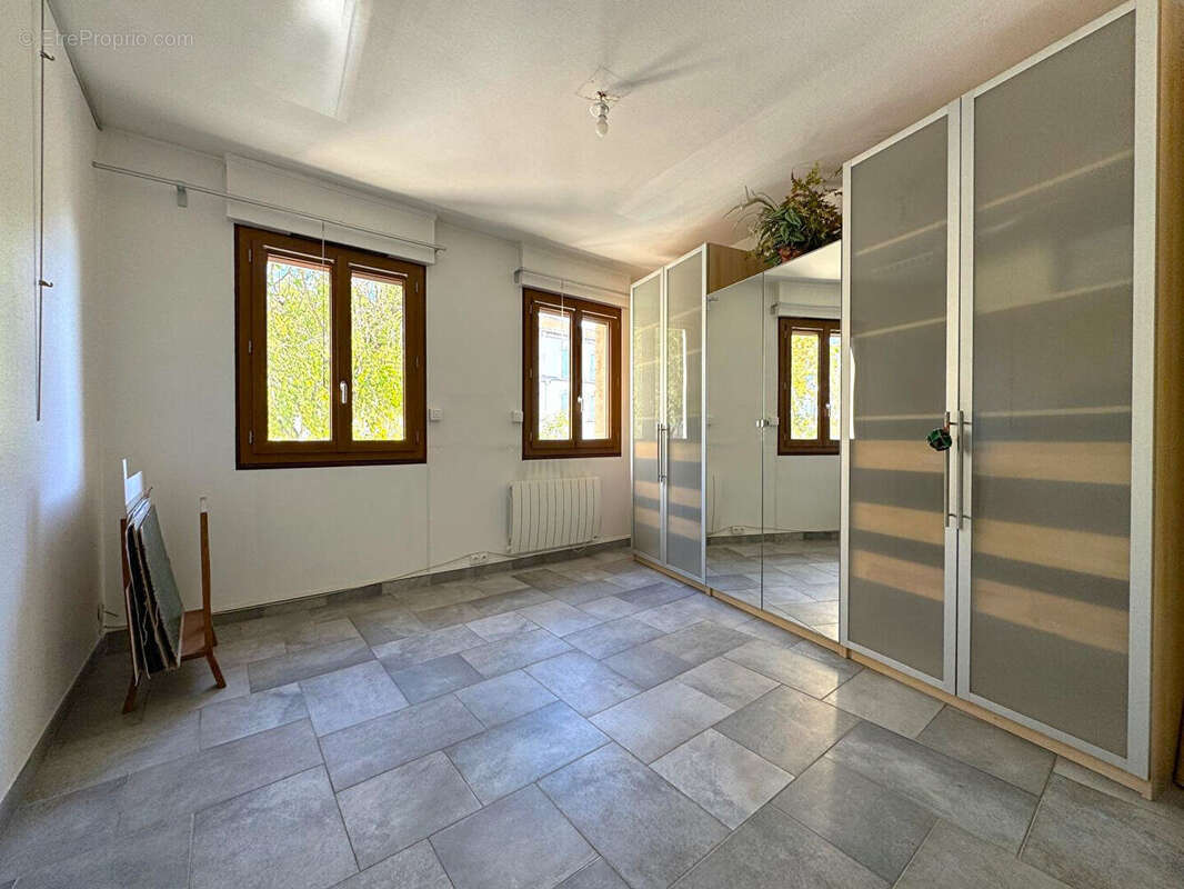 Appartement à BAGNOLS-SUR-CEZE