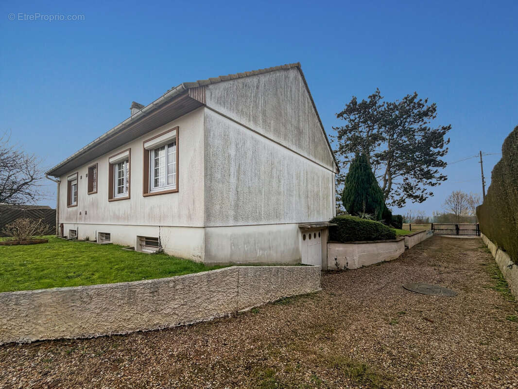 Maison à SAINT-NICOLAS-D'ALIERMONT