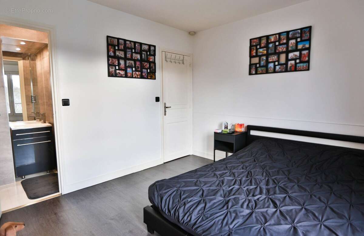 chambre parentale avec salle d'eau et wc - Maison à GOURNAY-SUR-MARNE