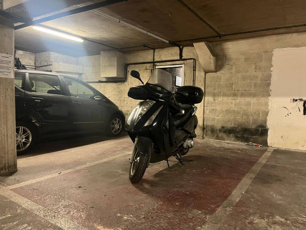 Parking à PARIS-10E