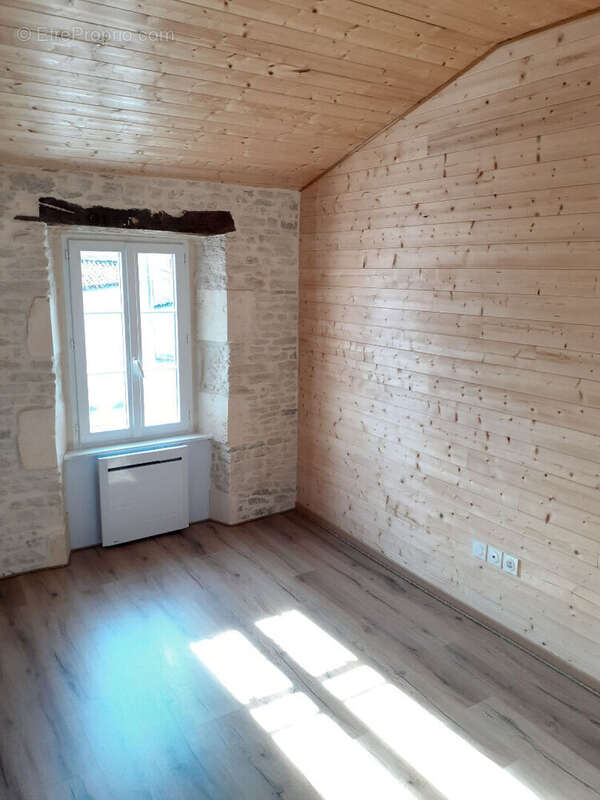 Maison à SAINT-HILAIRE-DE-VILLEFRANCHE