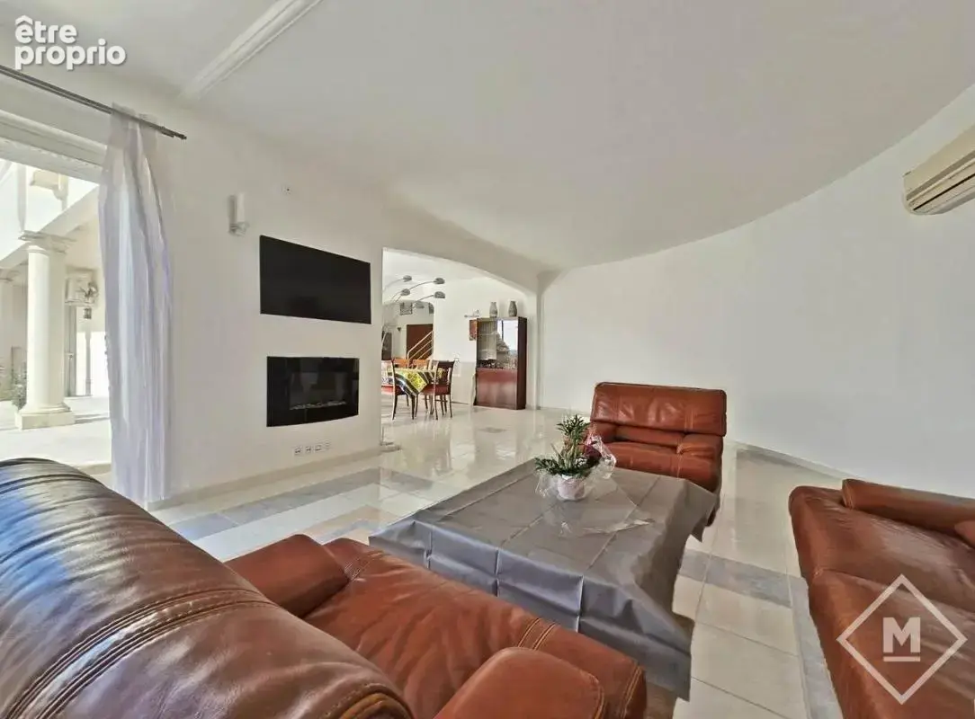 Superbe maison à vendre marseille 13012 - 350 m² avec 2000 m² de terrain - photo 4