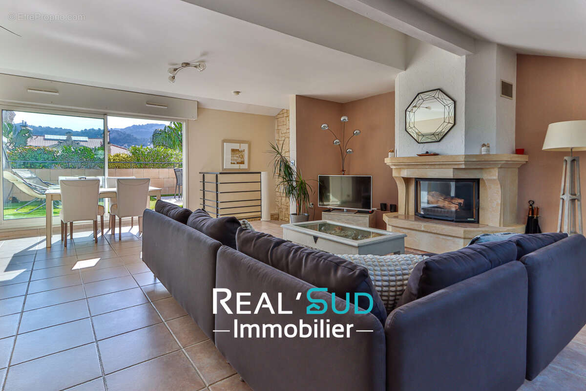 Appartement à MARSEILLE-8E