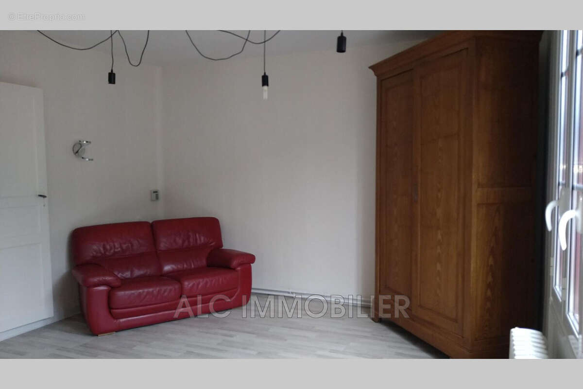 Commerce 411 m² à Saint-Leonard-Des-Bois  - photo 3