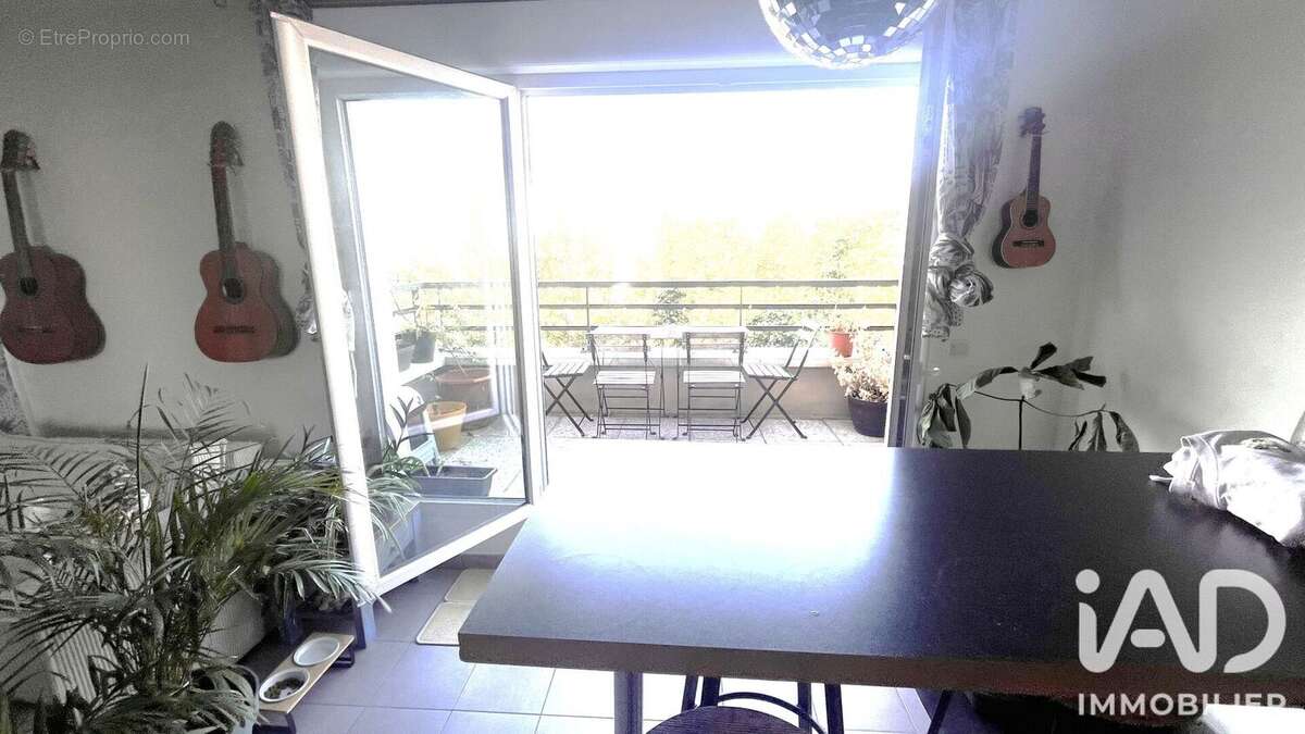 Appartement 47 m² à Villeneuve-Le-Roi  - photo 2