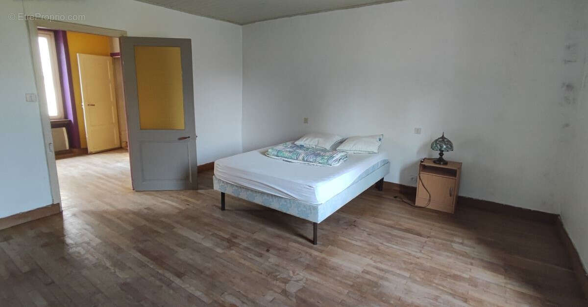 Mallievre, maison en pierre a rénover 2ch, cour, garage et parcelle de terrain - photo 3