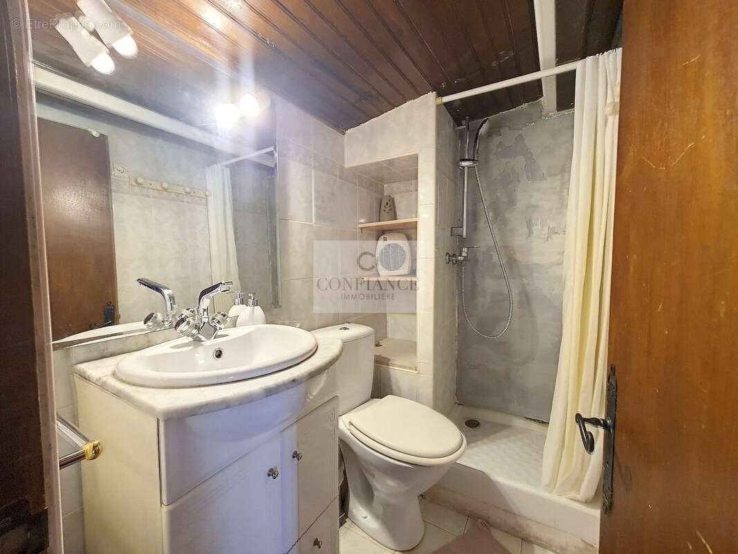 Appartement à CHATEAUNEUF-VILLEVIEILLE