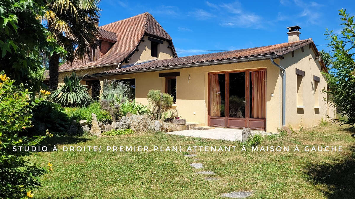 A Plazac, ensemble de maisons totalisant  257m2. 6 chambres. 6 salles d'eau. Carport fermé 40 m2. Jardin de 5000 m2 environ - photo 6