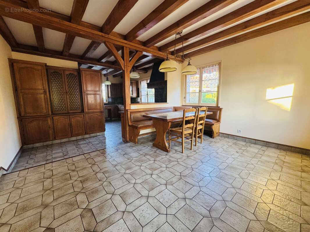 Maison à SAINTE-GENEVIEVE-DES-BOIS