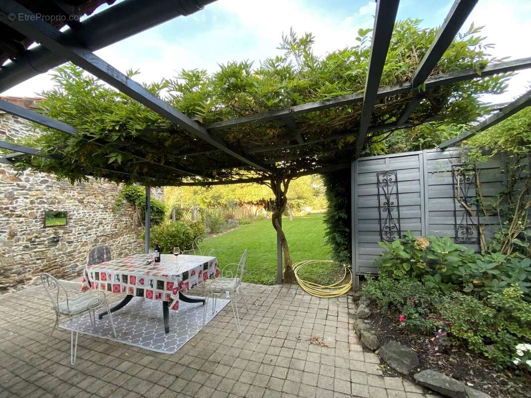 Maison à BUSSIERE-POITEVINE