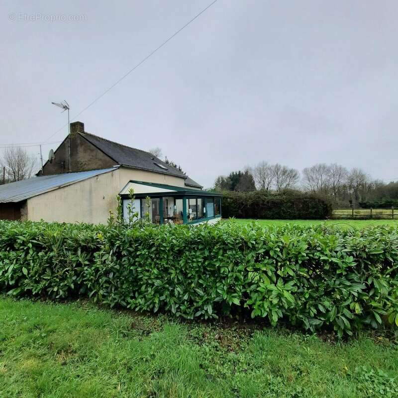 Maison à SAINT-ETIENNE-DE-MONTLUC