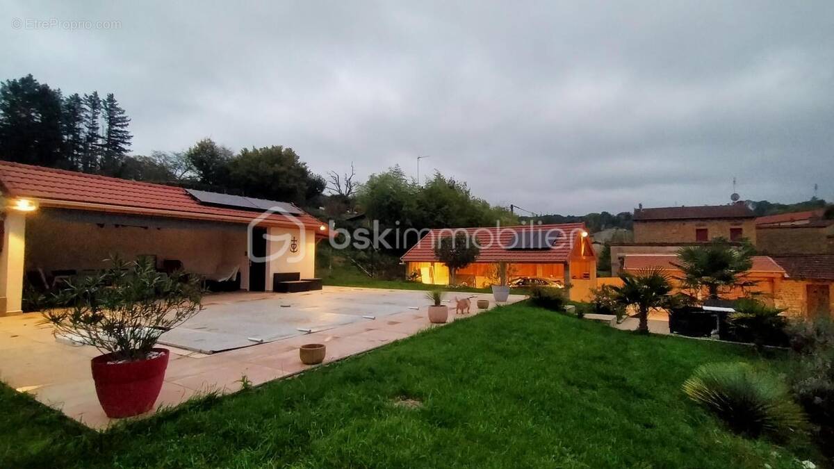 Maison à SAINT-DENIS-DE-CABANNE