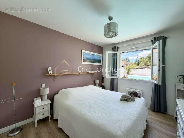 Maison 4 chambres 123 m2 avec piscine, dépandances et grand terrain - A découvrir ! - photo 9