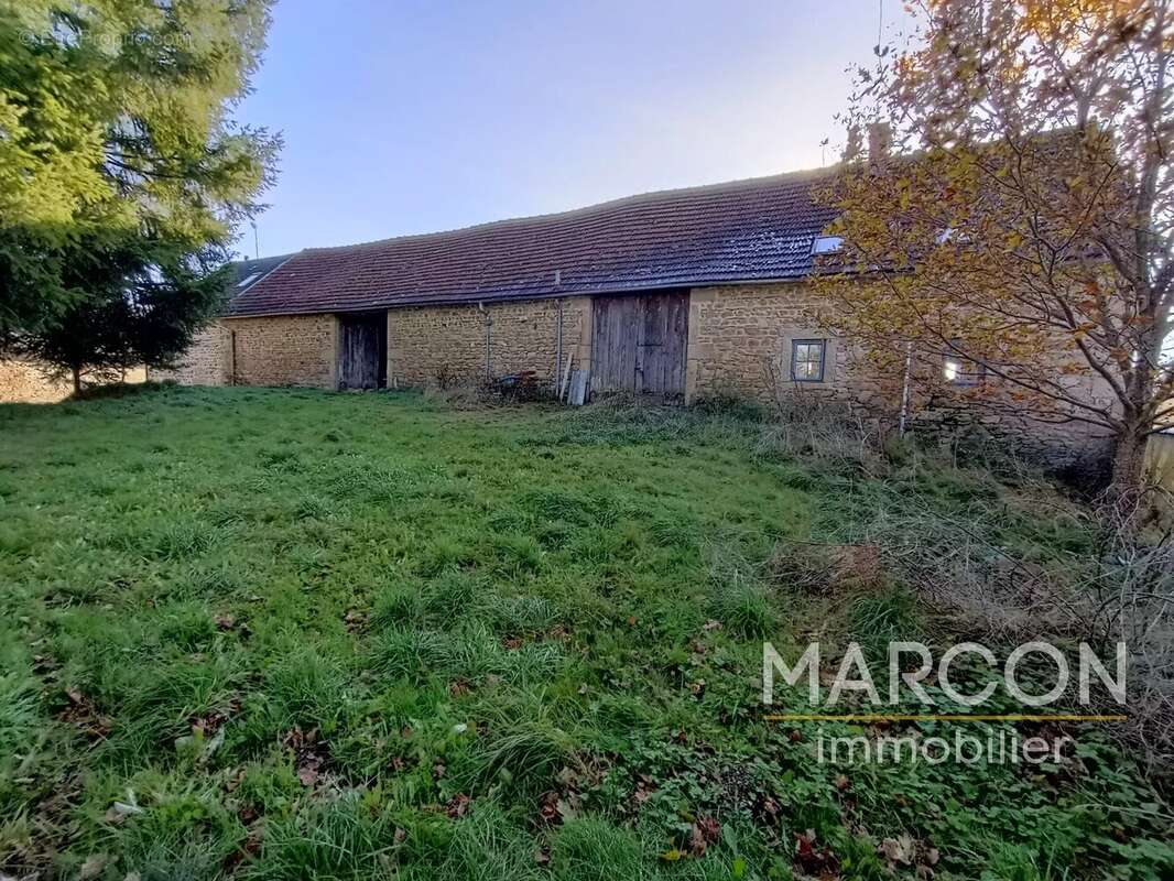 Maison à SAINT-HILAIRE-LE-CHATEAU