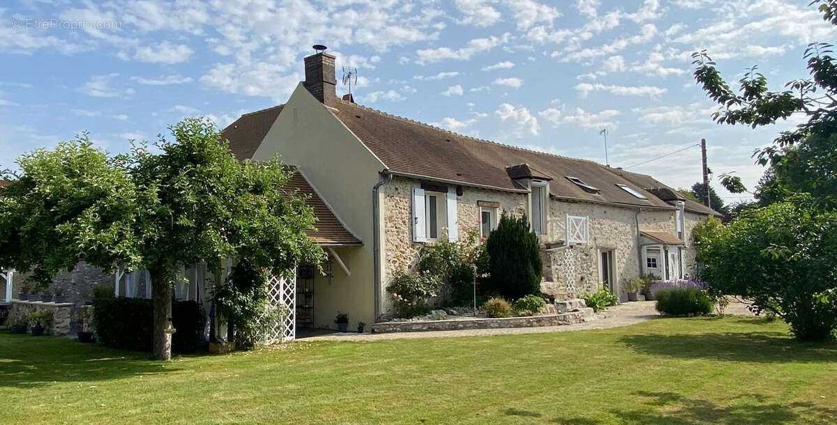 Maison à HOUDAN