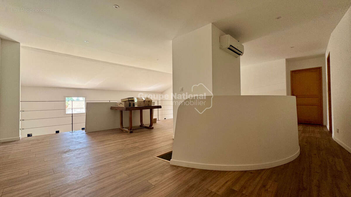 Maison familiale P7 de 213 m² avec piscine - Secteur Mas du Boudan - photo 12