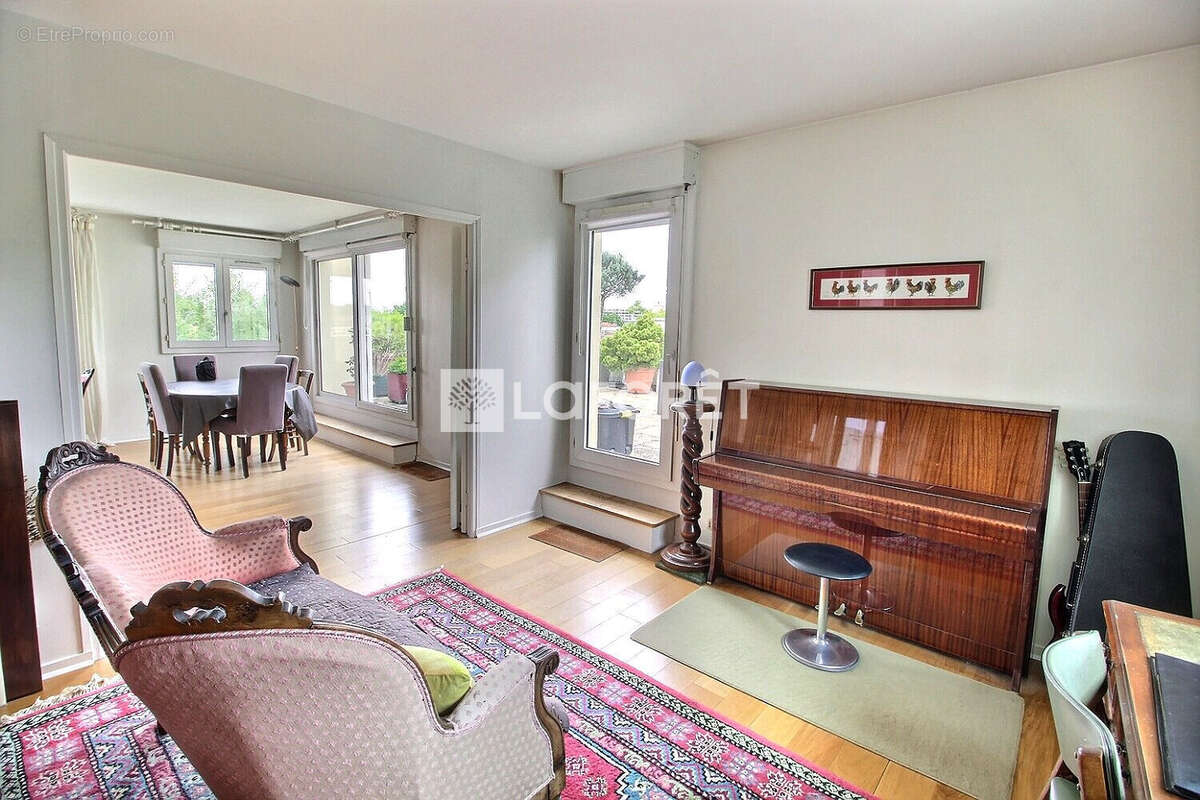 Appartement à VILLENEUVE-LA-GARENNE