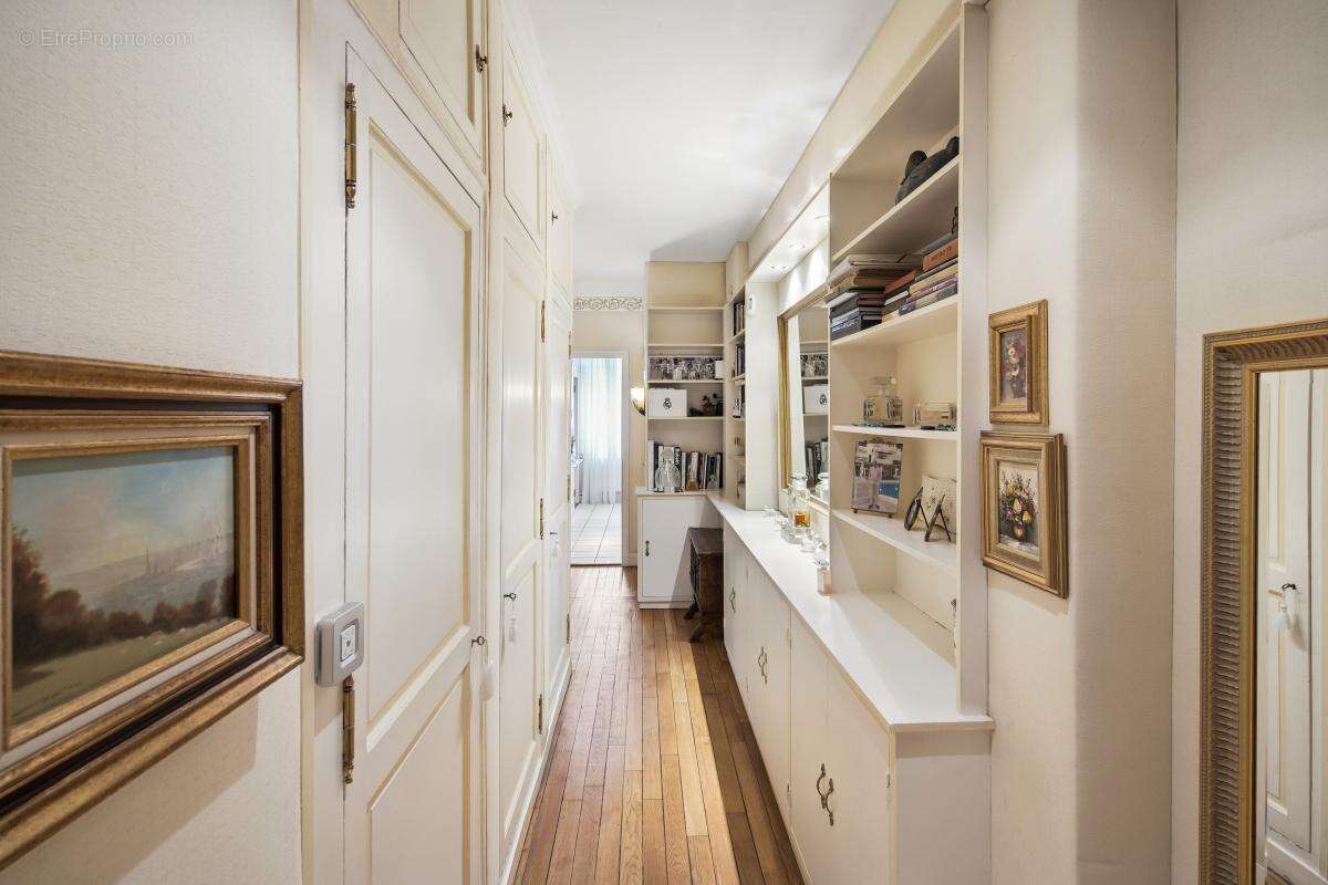 Appartement à NEUILLY-SUR-SEINE