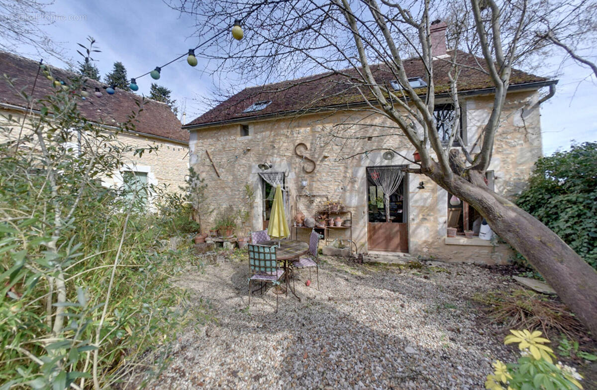 Maison à SOUGERES-EN-PUISAYE