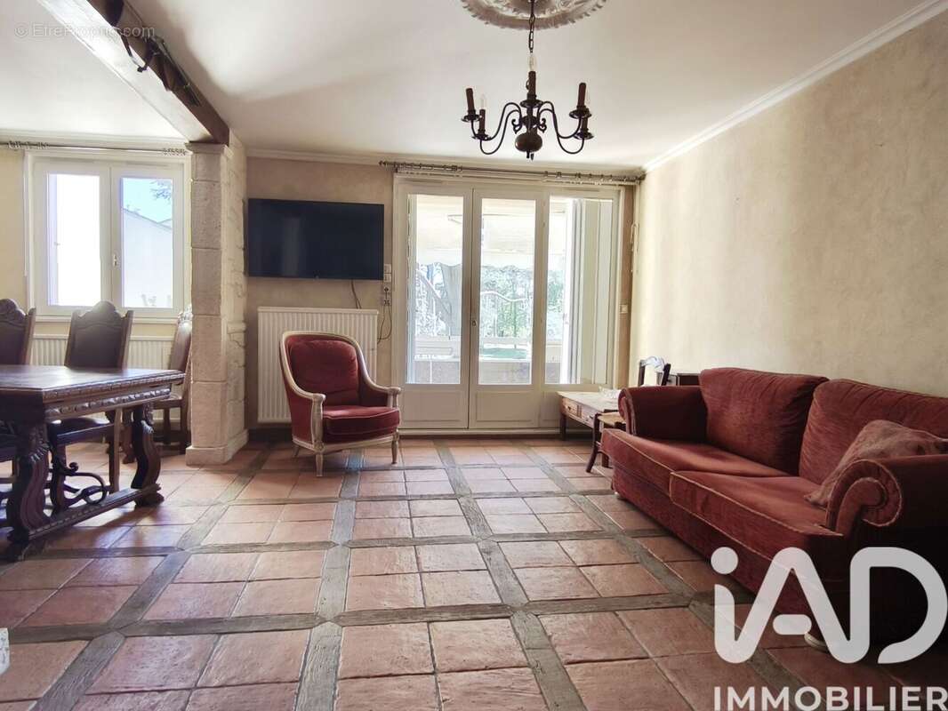 Photo 2 - Appartement à SAINT-PRIEST-EN-JAREZ