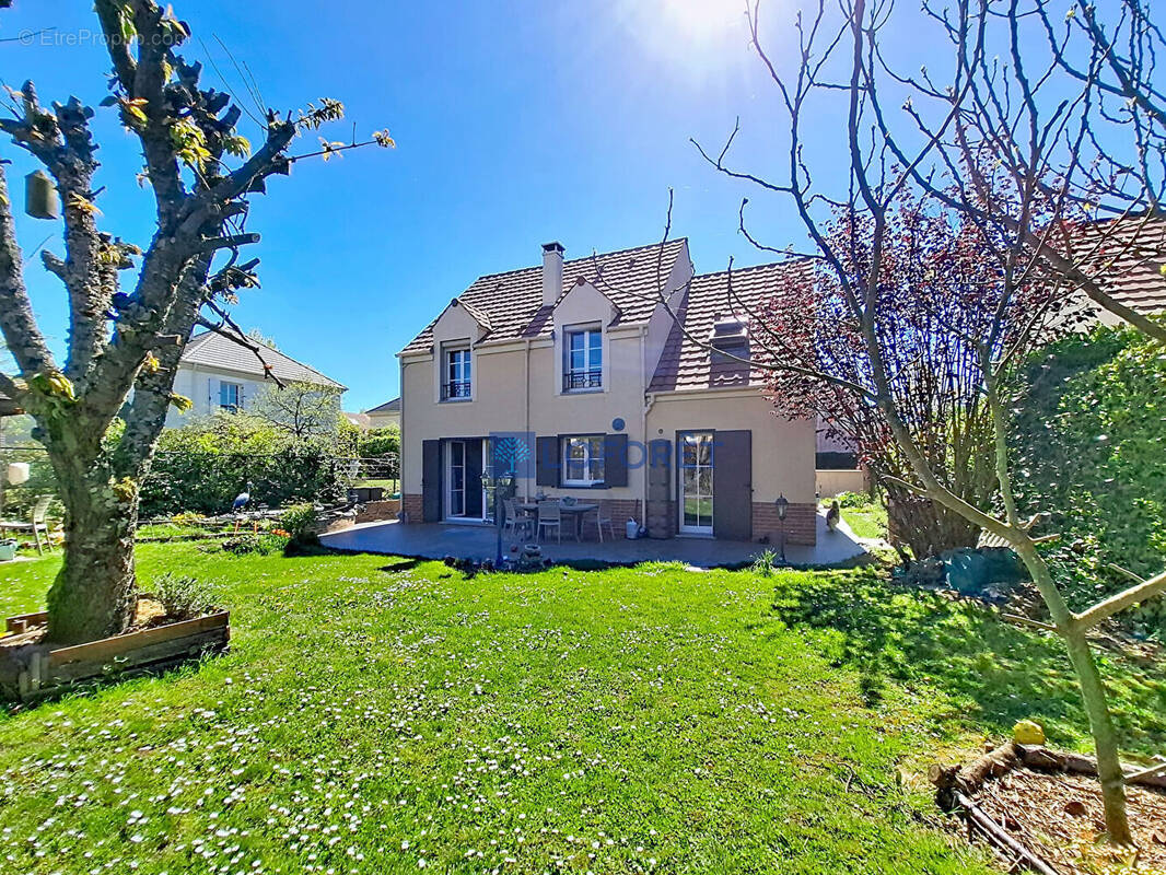 Maison à BAILLY-ROMAINVILLIERS