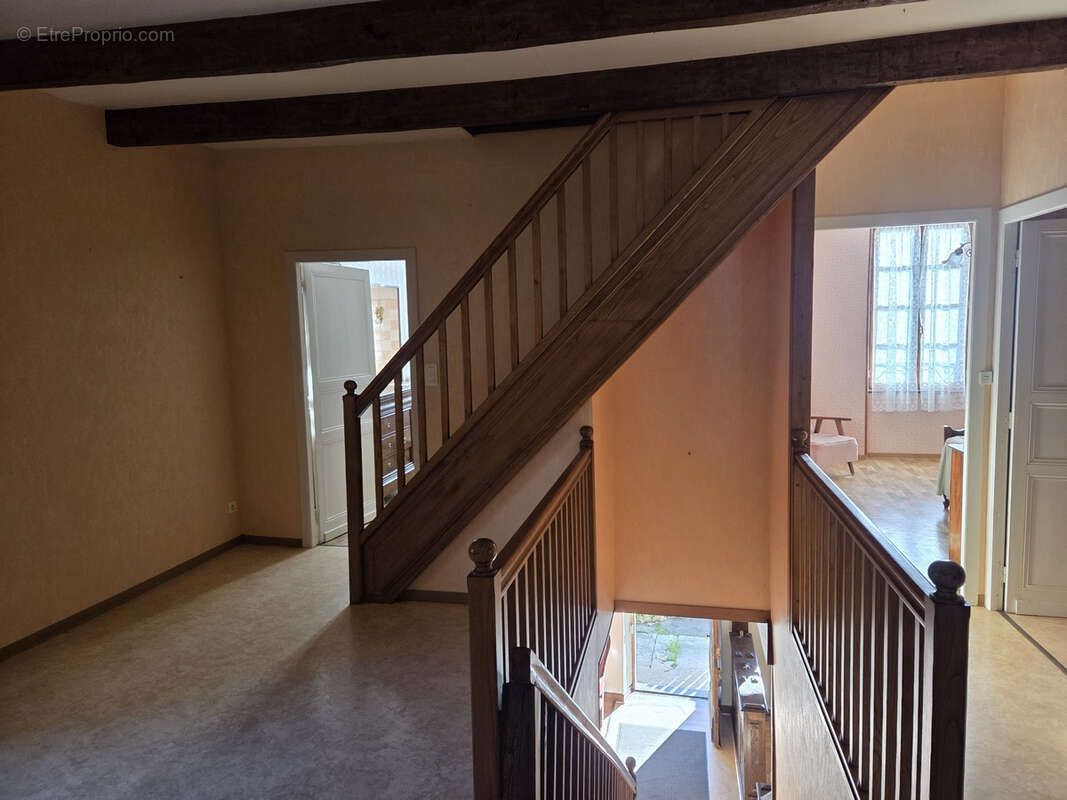 Maison à SALLES-COURBATIES