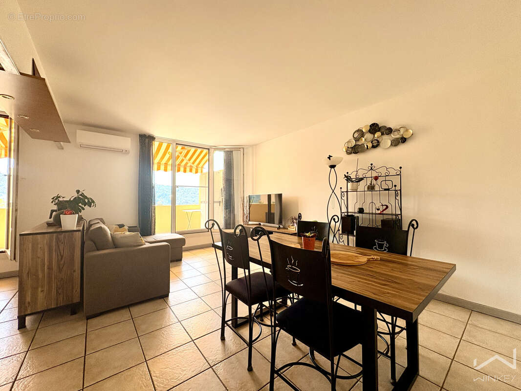 Appartement à CARROS