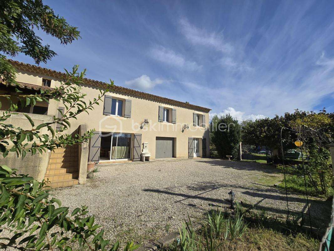 À vendre, ancien corps de ferme à Puyvert, près de Lourmarin - photo 2