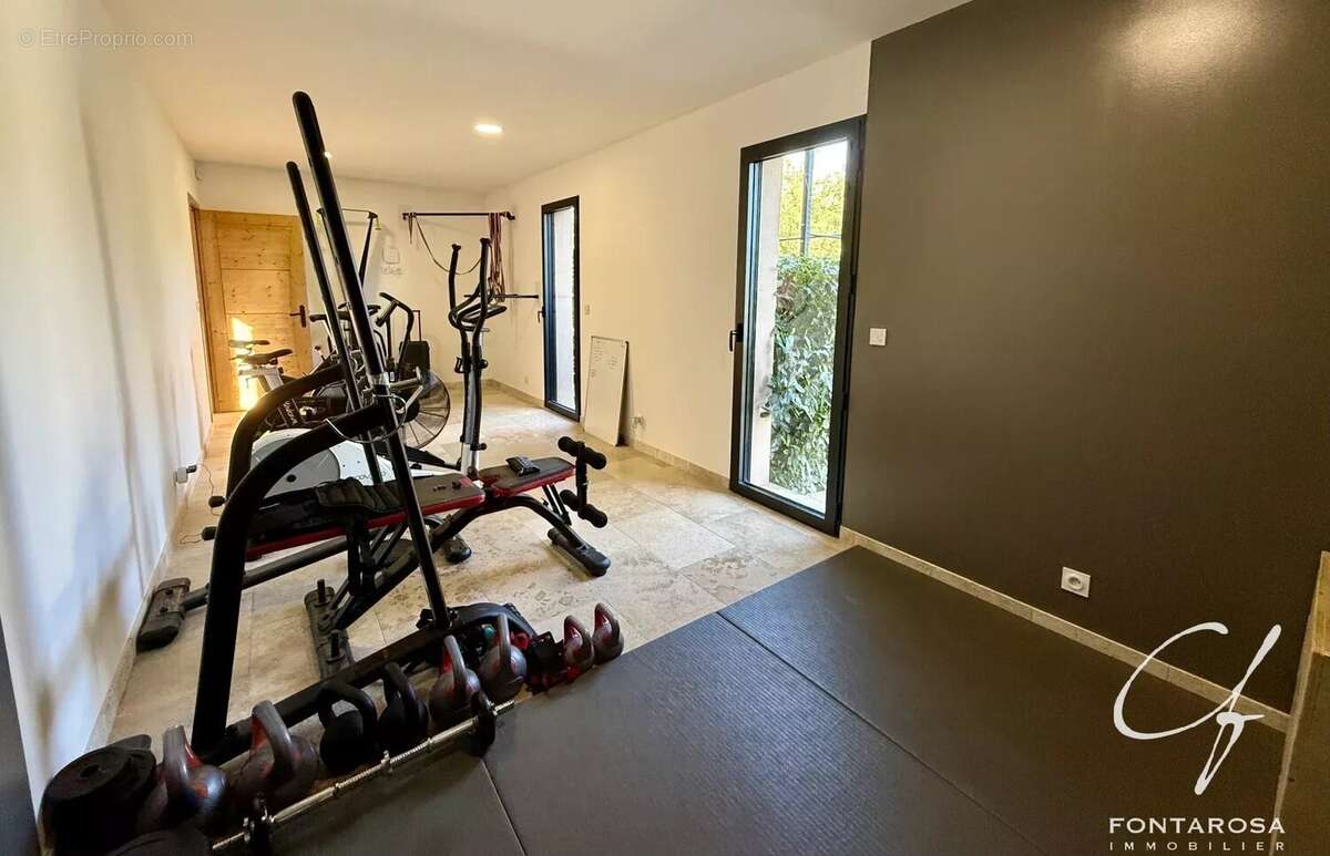 Maison à BAGNOLS-EN-FORET