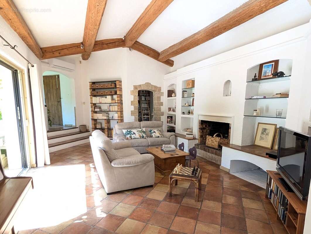 ROQUEFORT LES PINS Maison 5 pièces - 175 m² - Piscine - photo 9