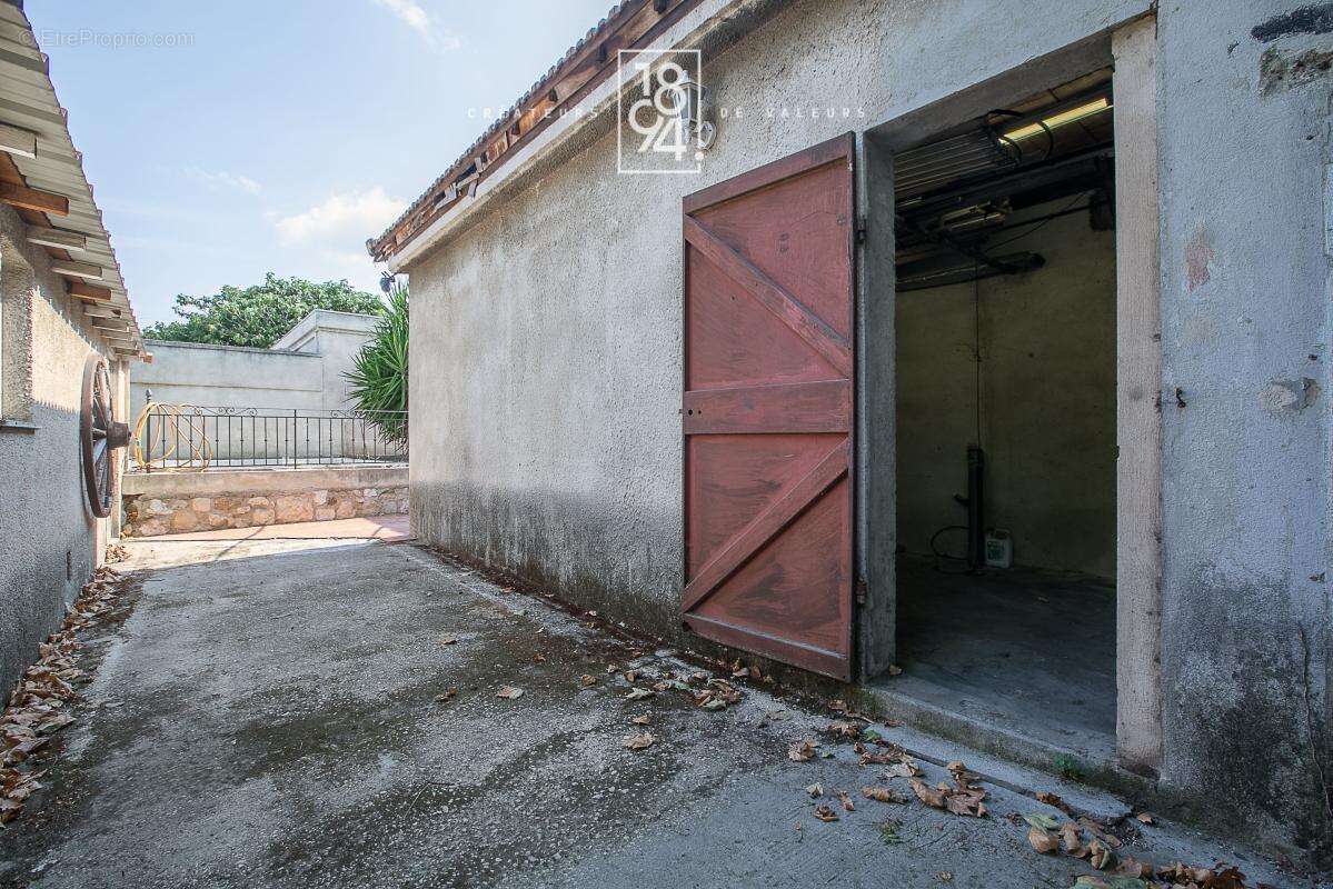 MARSEILLE 14ᵉ – Le Canet  Maison familiale 127 m² avec garage, jardin et piscine – Fort potentiel - photo 20