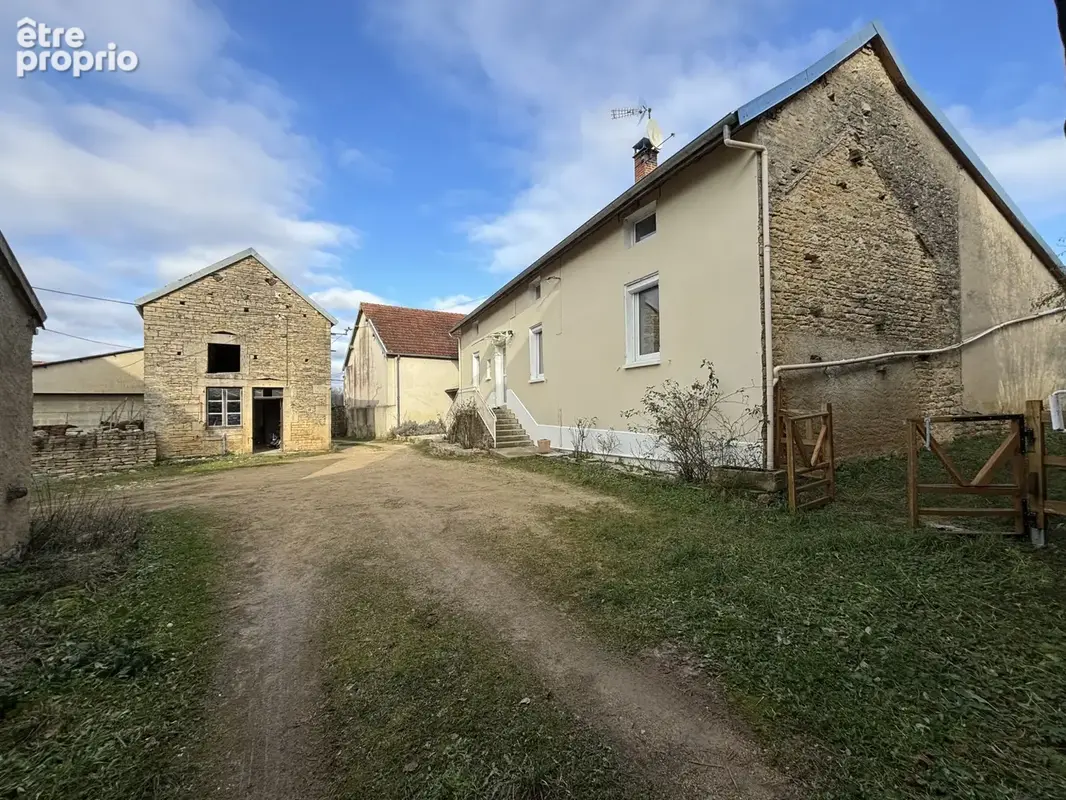 Ancien corps de ferme comprenant une demeure de 210m2 avec un terrain 3200M2 et dépendances - photo 22