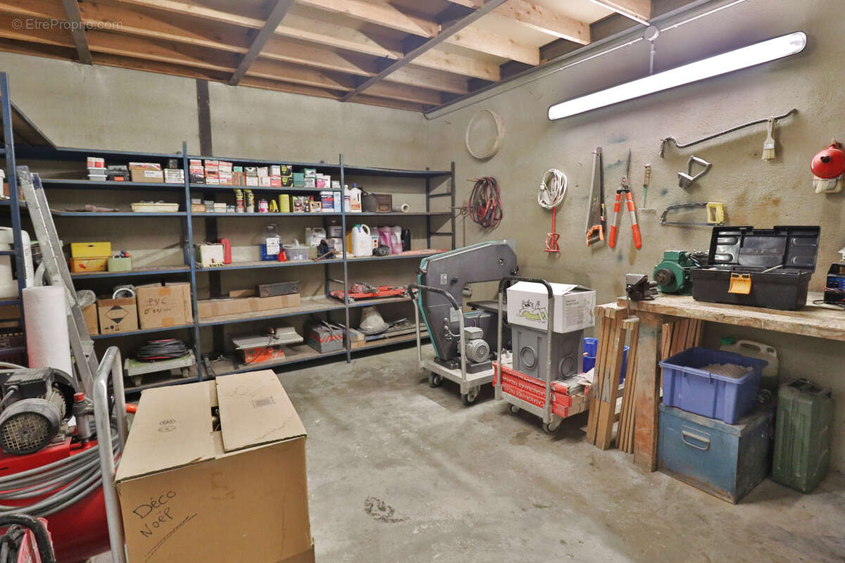 Commerce à PONT-SAINTE-MARIE