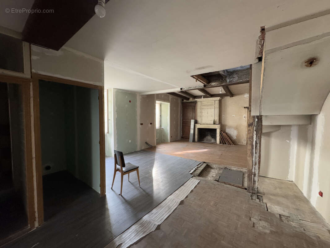 Appartement à BARBEZIEUX-SAINT-HILAIRE