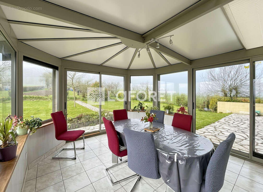 Maison à SAINT-JACUT-LES-PINS