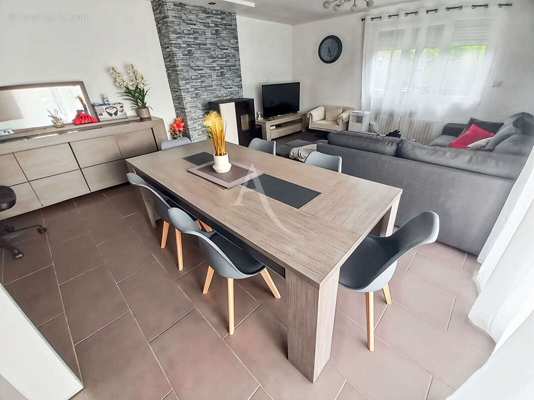 Maison à SAINT-ETIENNE-DU-ROUVRAY