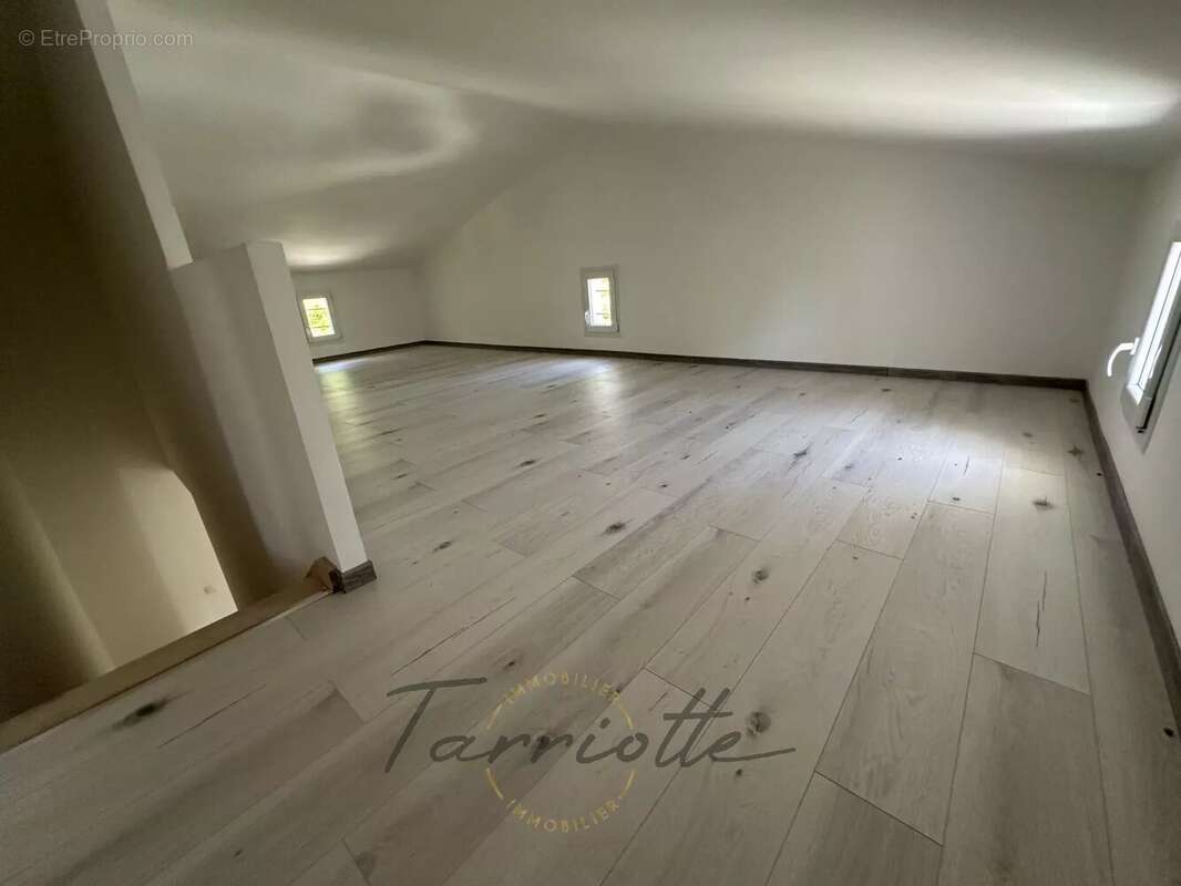 Maison à MONTELIMAR