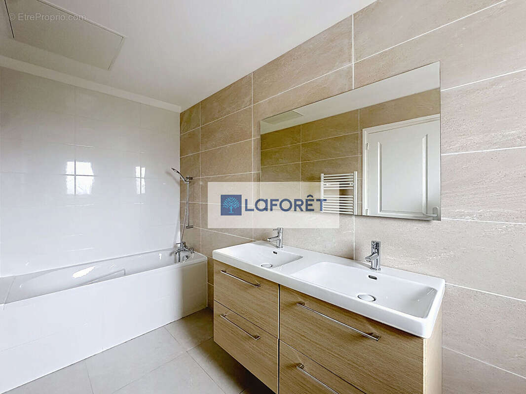 Appartement à SARTROUVILLE