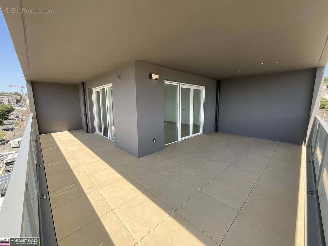 APT T3 offrant 68 m² avec terrasse 29 m² et parking au 3° étage avec ascenseur... - photo 3