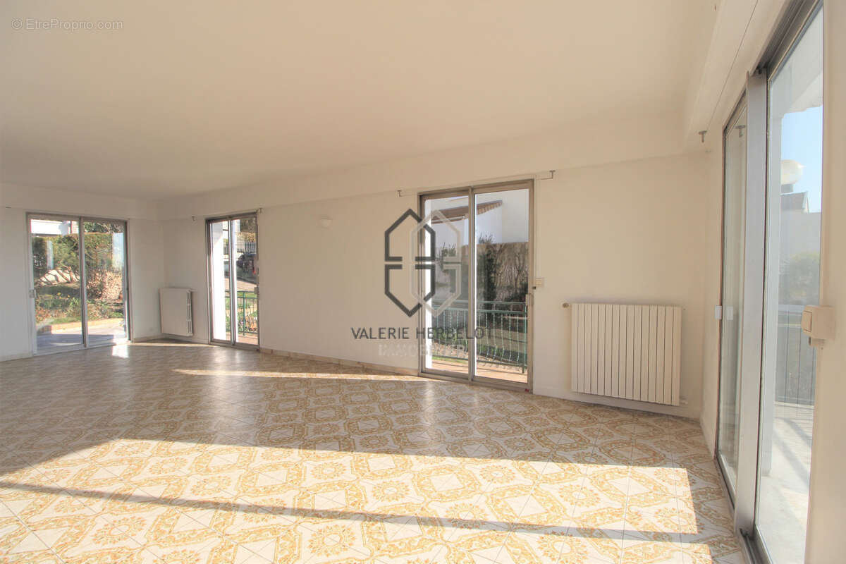 Maison à CHENNEVIERES-SUR-MARNE