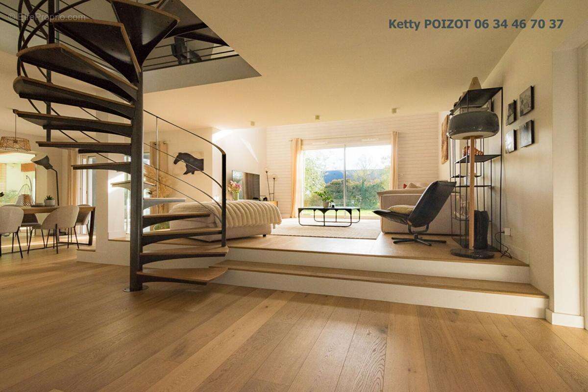 EXCLUSIVITE - Nouveauté Belle Maison Familiale Petit Mars 6 pièce(s) - 143 m2 au sol - Espace Piscine Intérieure 82 M2 - photo 6