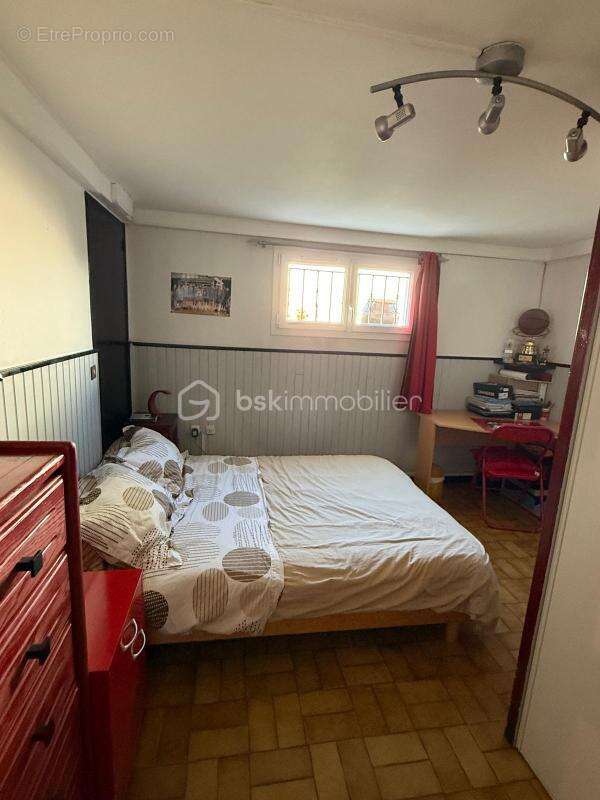 Maison familiale de 130 m² habitables avec jardin arboré de 757m² et piscine - photo 12