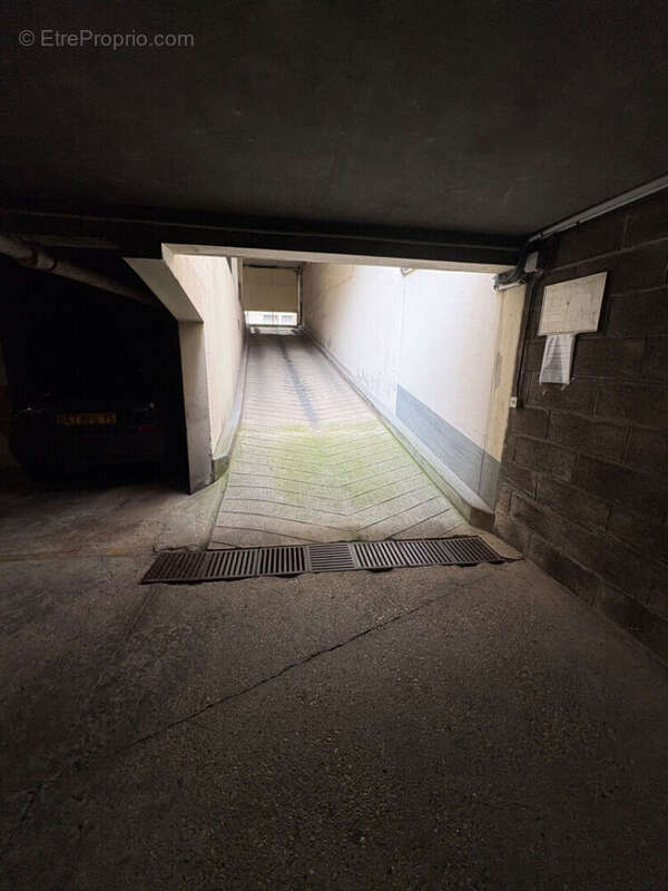 Parking à PARIS-15E