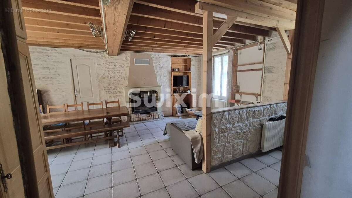 Maison en pierre de 180 m2 et son terrain clos de 1.450 hectares - photo 5