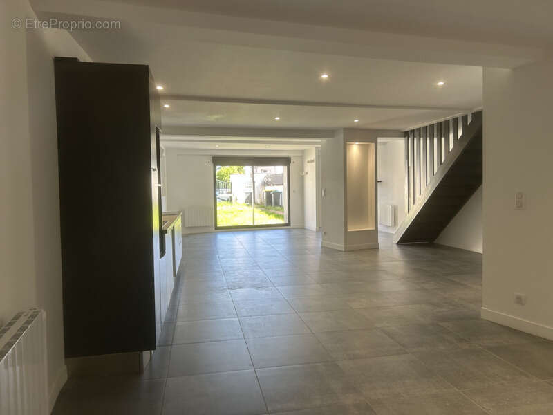 SURAT Maison de 166 m2 avec cour - photo 5