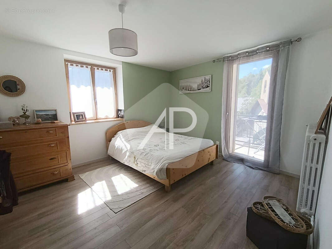 Appartement à PUY-SAINT-PIERRE