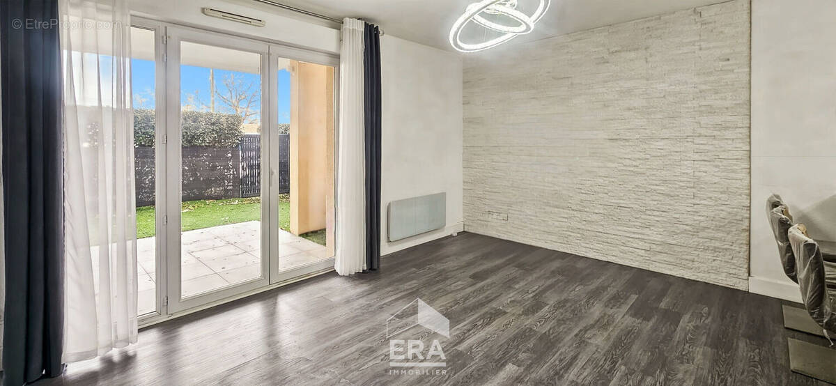 Appartement à PAREMPUYRE