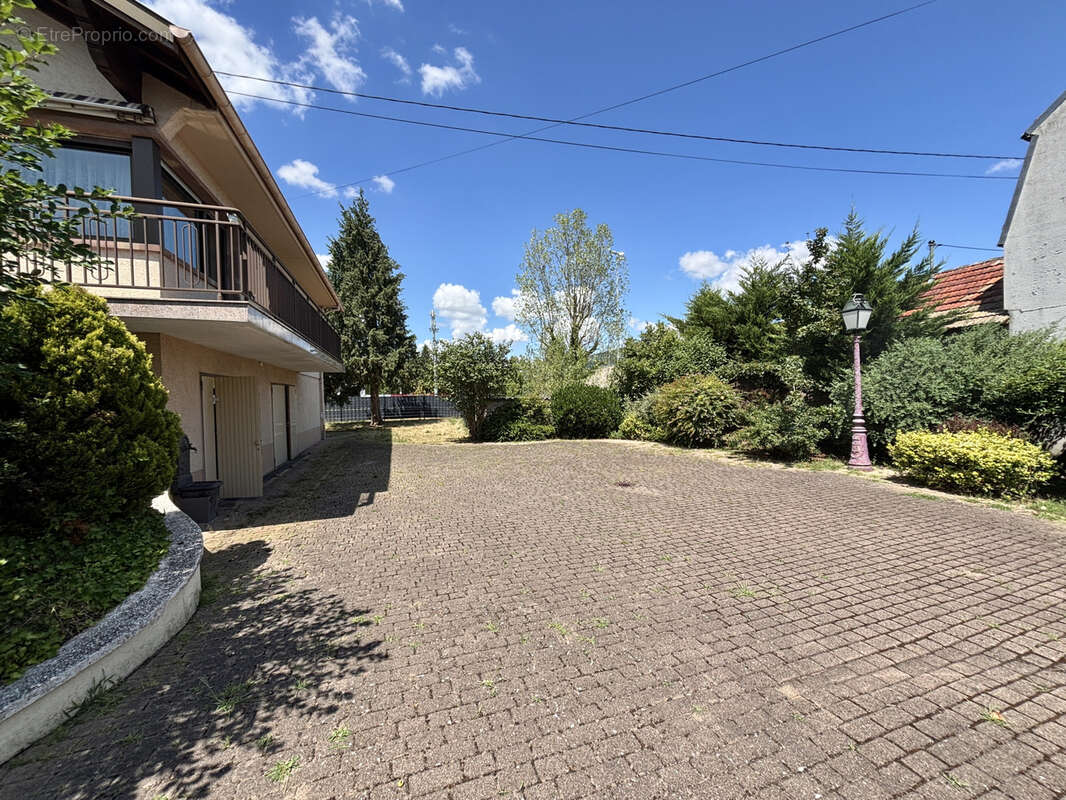 Élégante maison familiale de 220 m2 sur un magnifique terrain arboré de 15 ares - photo 2