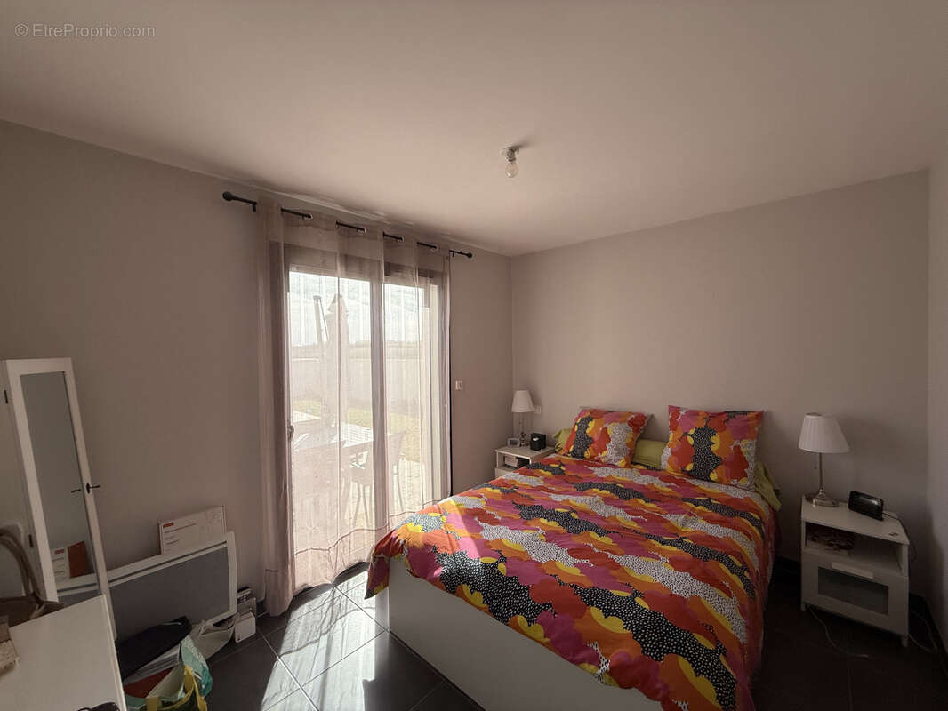 Maison à SAINT-CHAPTES